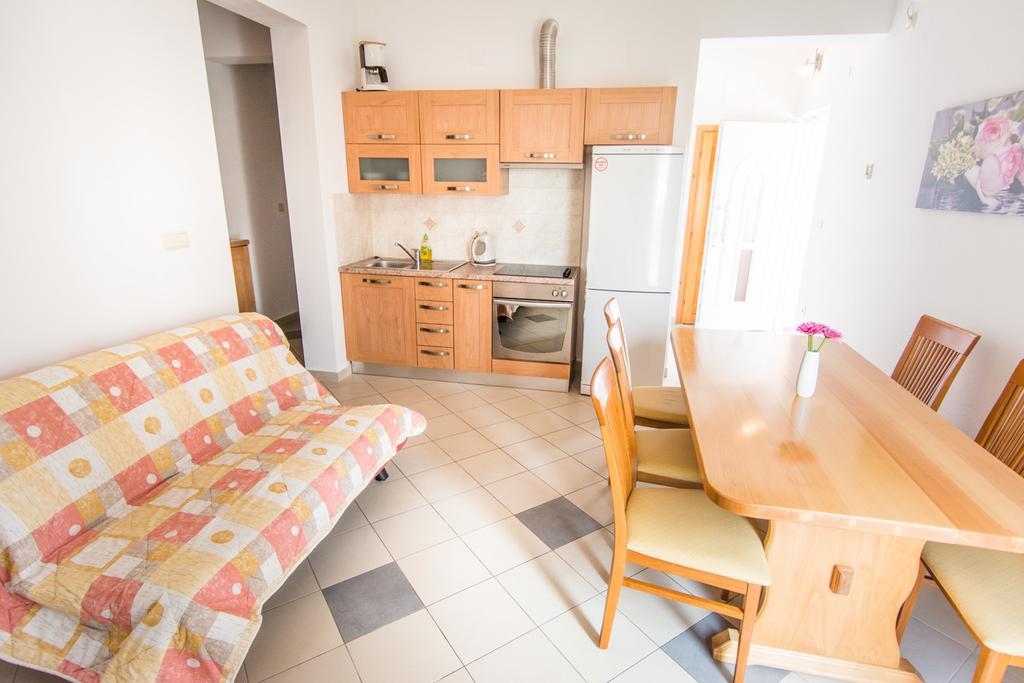 Apartments Basilea Biograd Na Moru Exterior photo